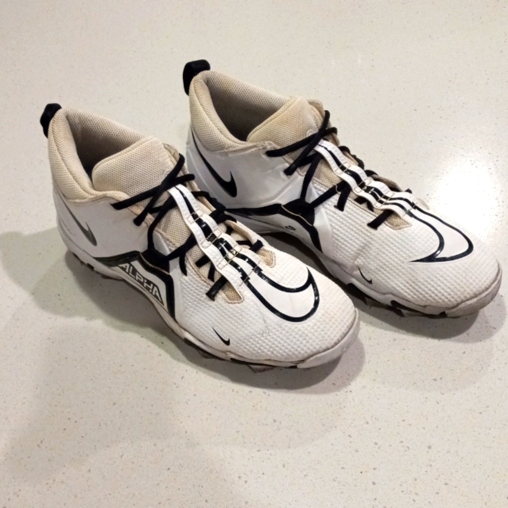 Nike Men's Alpha Menace Pro 3 Mid Football Cleats (Size: 9)